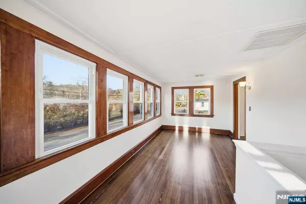 75 Lakeview TER, Oakland, NJ 07436