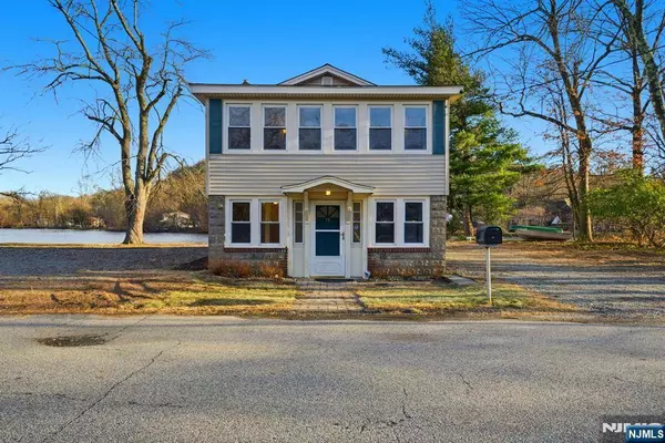 75 Lakeview TER, Oakland, NJ 07436