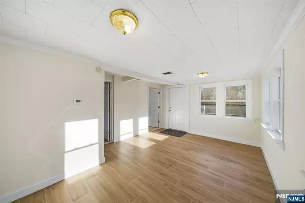 75 Lakeview TER, Oakland, NJ 07436