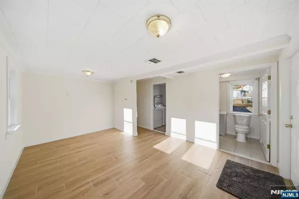 75 Lakeview TER, Oakland, NJ 07436