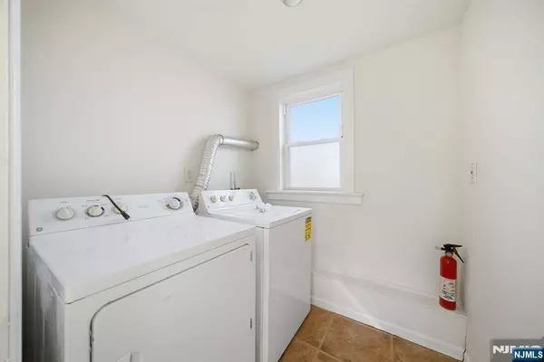 75 Lakeview TER, Oakland, NJ 07436