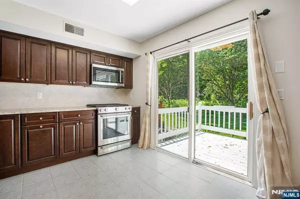 6-04 Cross MDWS, Fair Lawn, NJ 07410