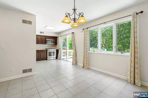 6-04 Cross MDWS, Fair Lawn, NJ 07410