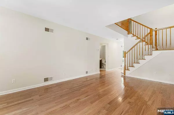 6-04 Cross MDWS, Fair Lawn, NJ 07410