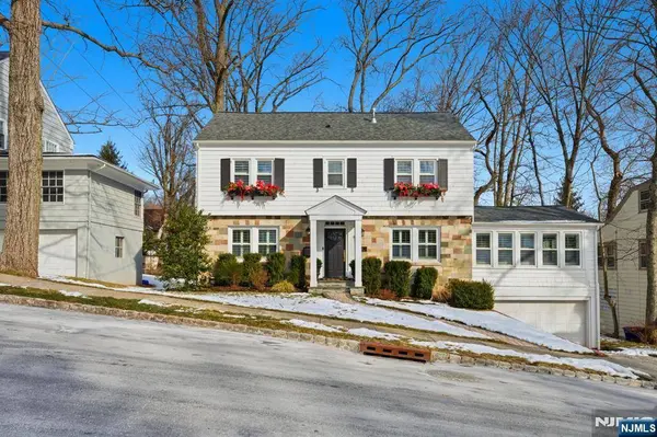 19 Bradford AVE, West Orange, NJ 07052