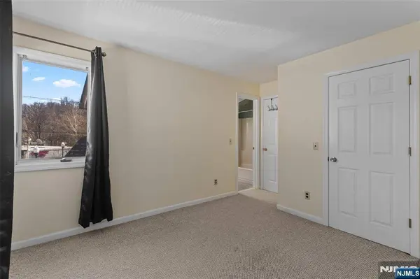 146 Main ST #3, Bloomingdale, NJ 07403