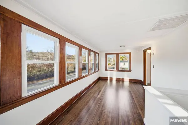 75 Lakeview TER, Oakland, NJ 07436