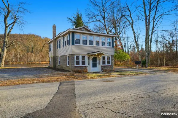 75 Lakeview TER, Oakland, NJ 07436