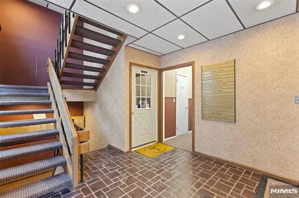 410 Ramapo Valley RD #101, Oakland, NJ 07436