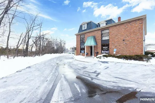 410 Ramapo Valley RD #101, Oakland, NJ 07436