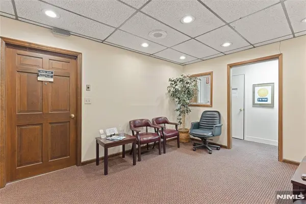 410 Ramapo Valley RD #101, Oakland, NJ 07436