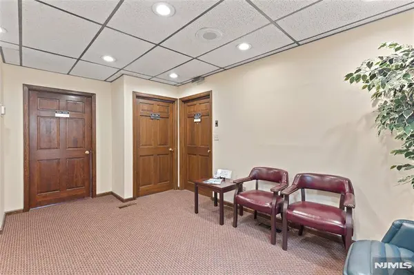 410 Ramapo Valley RD #101, Oakland, NJ 07436