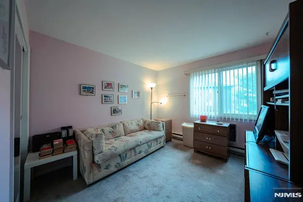 208 Federal Hill RD, Pompton Lakes, NJ 07442