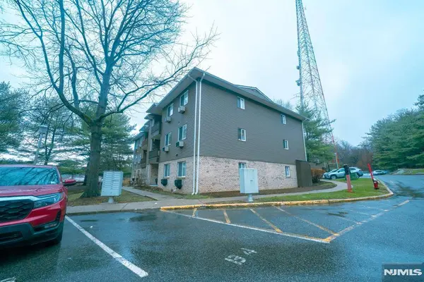 208 Federal Hill RD, Pompton Lakes, NJ 07442