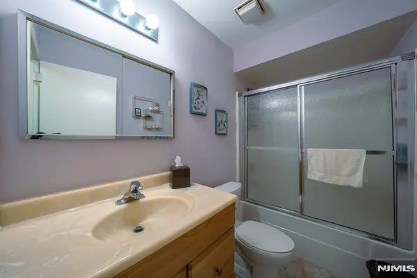 208 Federal Hill RD, Pompton Lakes, NJ 07442