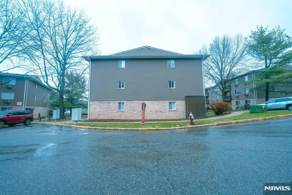 208 Federal Hill RD, Pompton Lakes, NJ 07442