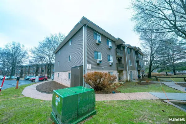 208 Federal Hill RD, Pompton Lakes, NJ 07442