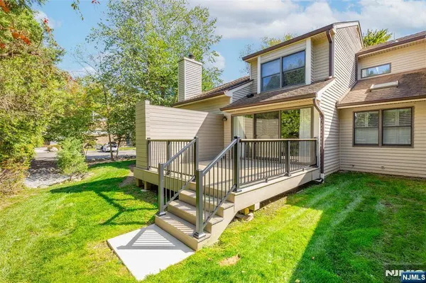 1 Bentley DR #3, Franklin Lakes, NJ 07417