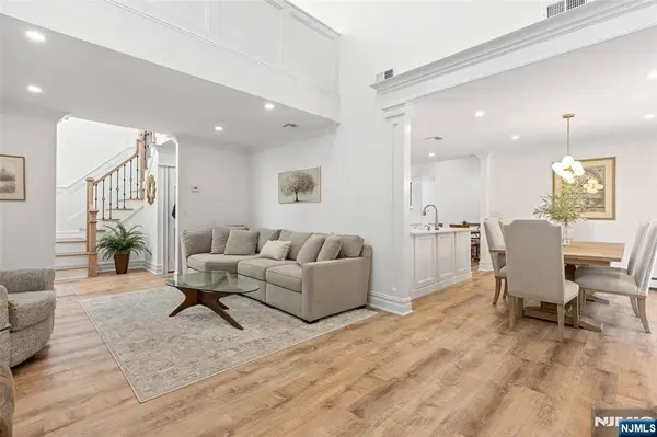 1 Bentley DR #3, Franklin Lakes, NJ 07417