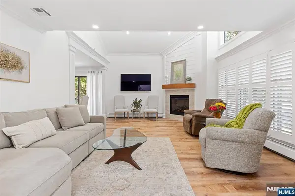 1 Bentley DR #3, Franklin Lakes, NJ 07417