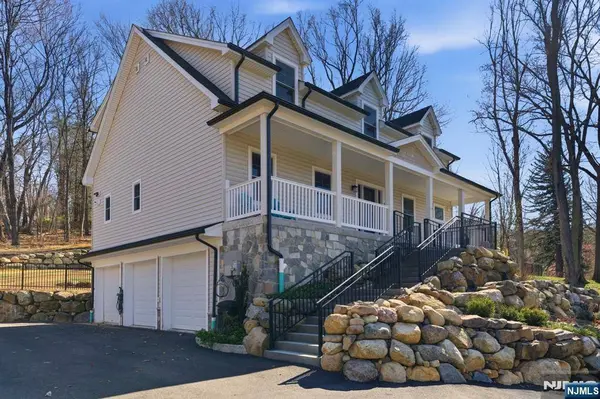 5 Laura LN, Oakland, NJ 07436