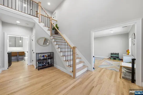 5 Laura LN, Oakland, NJ 07436