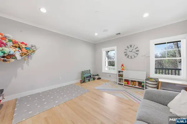 5 Laura LN, Oakland, NJ 07436