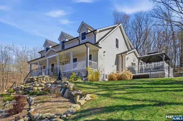 5 Laura LN, Oakland, NJ 07436