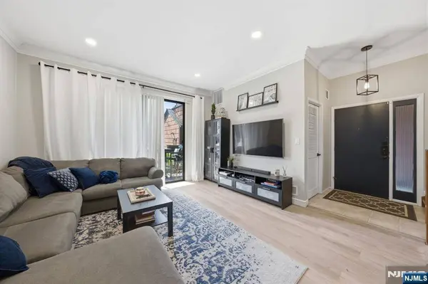 166 Sandcastle Key, Secaucus, NJ 07094