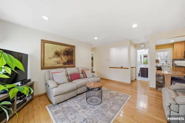 50 Skyline Lake DR, Ringwood, NJ 07456
