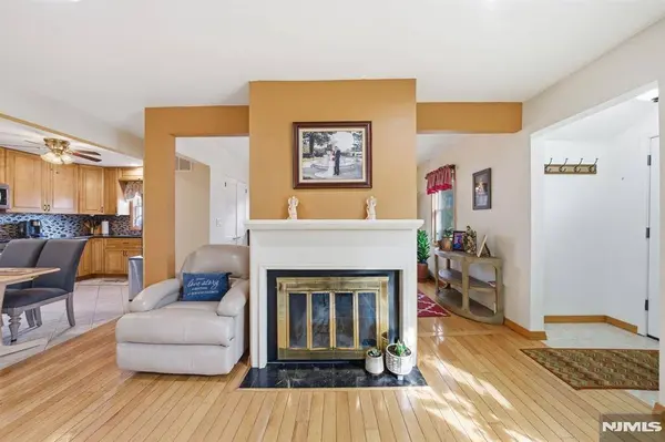 50 Skyline Lake DR, Ringwood, NJ 07456