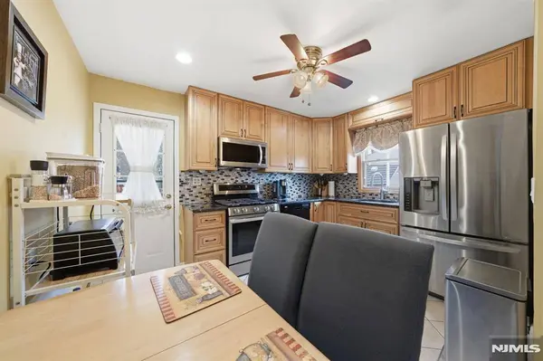50 Skyline Lake DR, Ringwood, NJ 07456