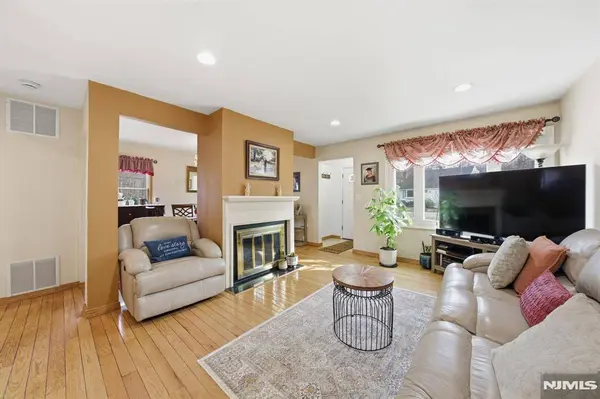 50 Skyline Lake DR, Ringwood, NJ 07456