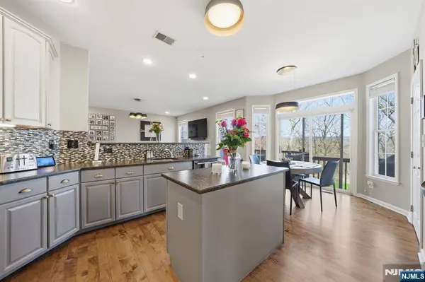 22 Falling Waters, Oakland, NJ 07436