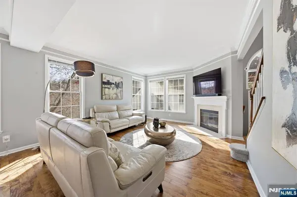 22 Falling Waters, Oakland, NJ 07436