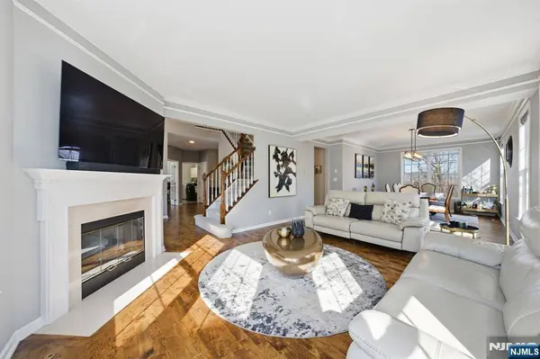 22 Falling Waters, Oakland, NJ 07436