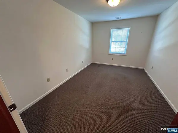 85 Hopper AVE, Waldwick, NJ 07463