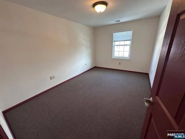 85 Hopper AVE, Waldwick, NJ 07463