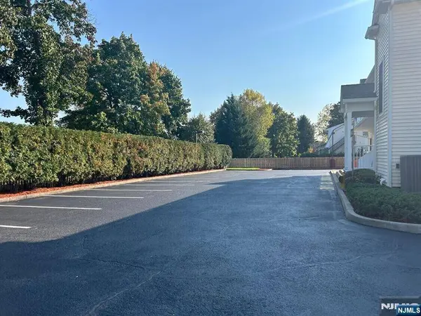 85 Hopper AVE, Waldwick, NJ 07463
