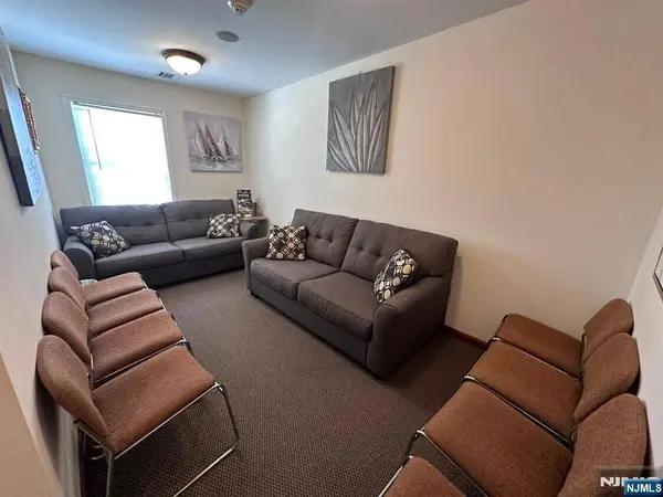85 Hopper AVE, Waldwick, NJ 07463