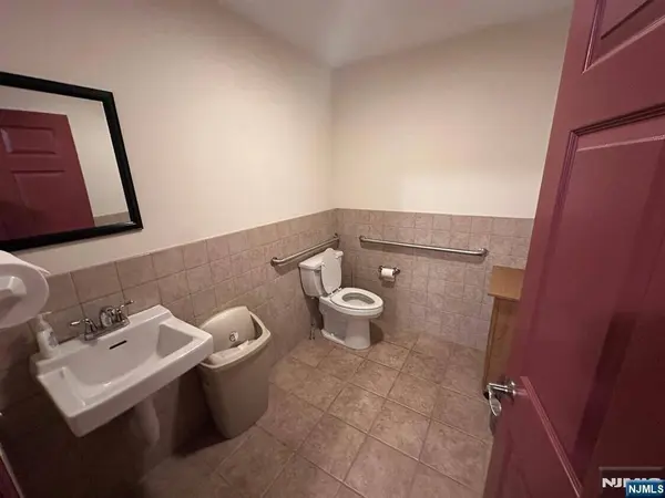 85 Hopper AVE, Waldwick, NJ 07463