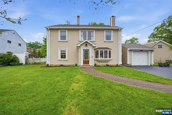 14 Donato DR, Cedar Grove, NJ 07009