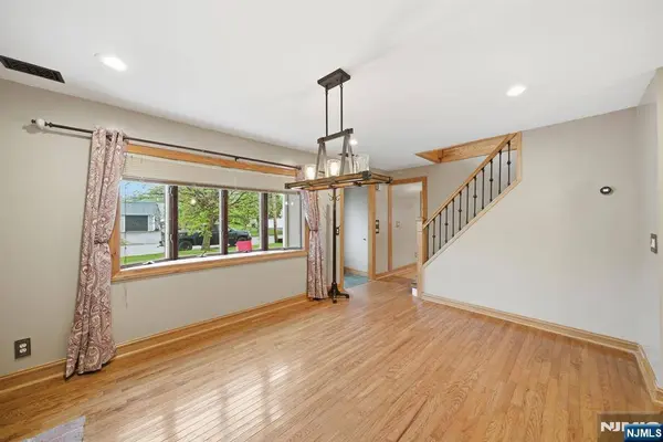 14 Donato DR, Cedar Grove, NJ 07009