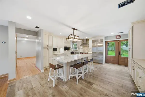 14 Donato DR, Cedar Grove, NJ 07009