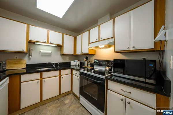 208 Federal Hill RD, Pompton Lakes, NJ 07442