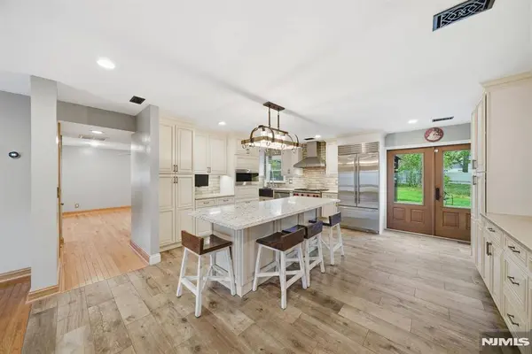 14 Donato DR, Cedar Grove, NJ 07009