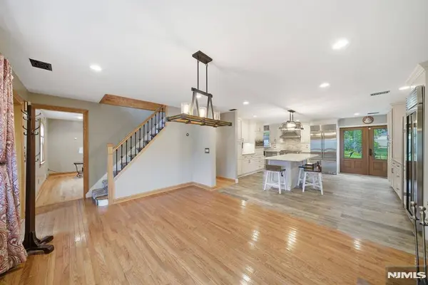 14 Donato DR, Cedar Grove, NJ 07009