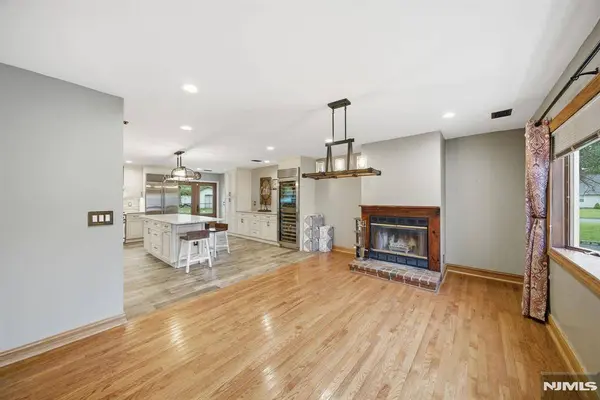 14 Donato DR, Cedar Grove, NJ 07009