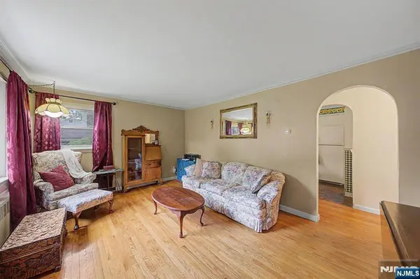 40 Dacotah AVE, Oakland, NJ 07436