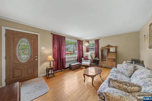 40 Dacotah AVE, Oakland, NJ 07436